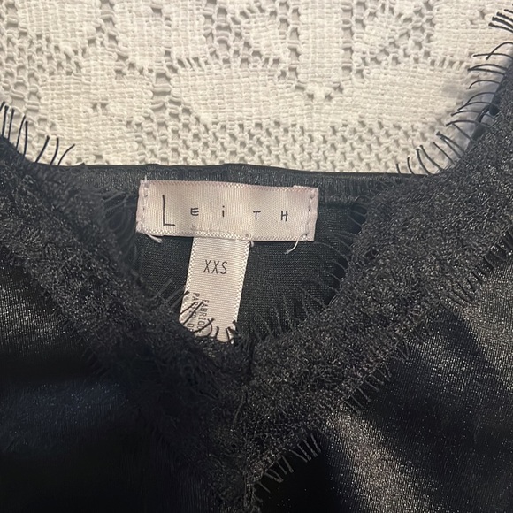 Lace Detailed Tank Top - Picture 3 of 4